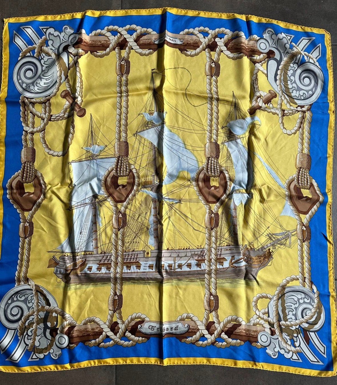 Hermès vintage zijde sjaal "Tribord", uit 1968, Verzenden, Zo goed als nieuw, Maat 46/48 (XL) of groter, Sjaal