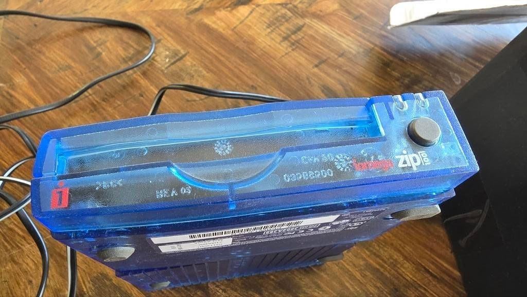 Iomega Zip Drive 100MB USB met 20+ Zip Disks, Computers en Software, Harde schijven, Gebruikt, Server, Extern, HDD, USB, Ophalen of Verzenden