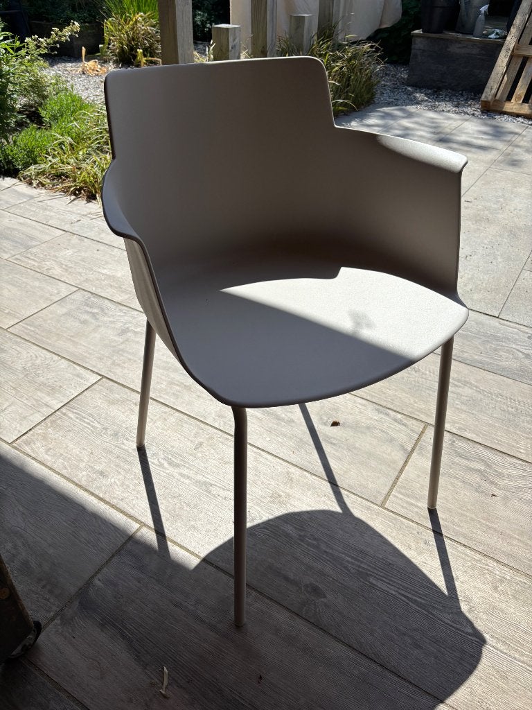 NOUS buiten stoelen, Tuin en Terras, Ophalen, Nieuw, Kunststof