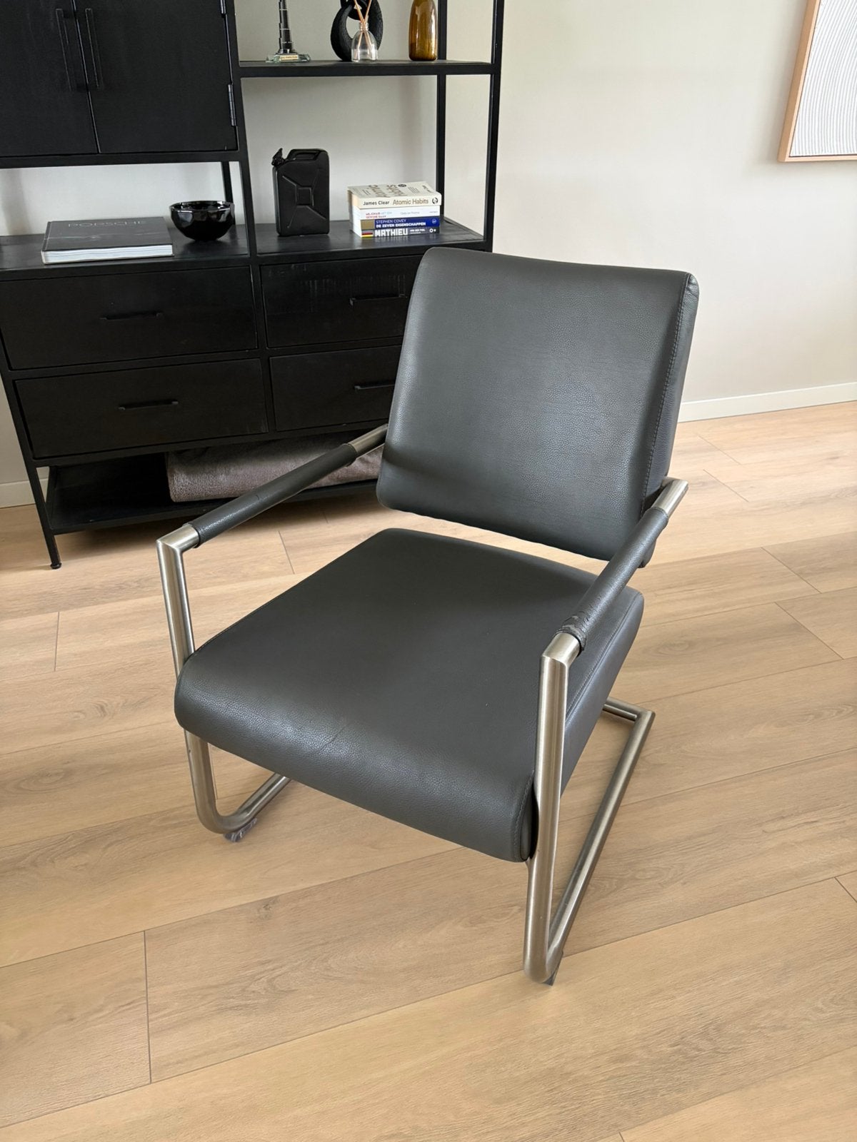 Grijs lederen fauteuil, Ophalen, Minder dan 75 cm, Leer, Zo goed als nieuw