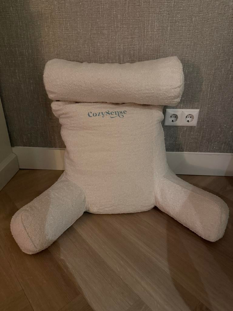 CozySense Rugkussen met armleuningen, Huis en Inrichting, Woonaccessoires | Kussens, Ophalen, Zo goed als nieuw, Beige, Overige vormen