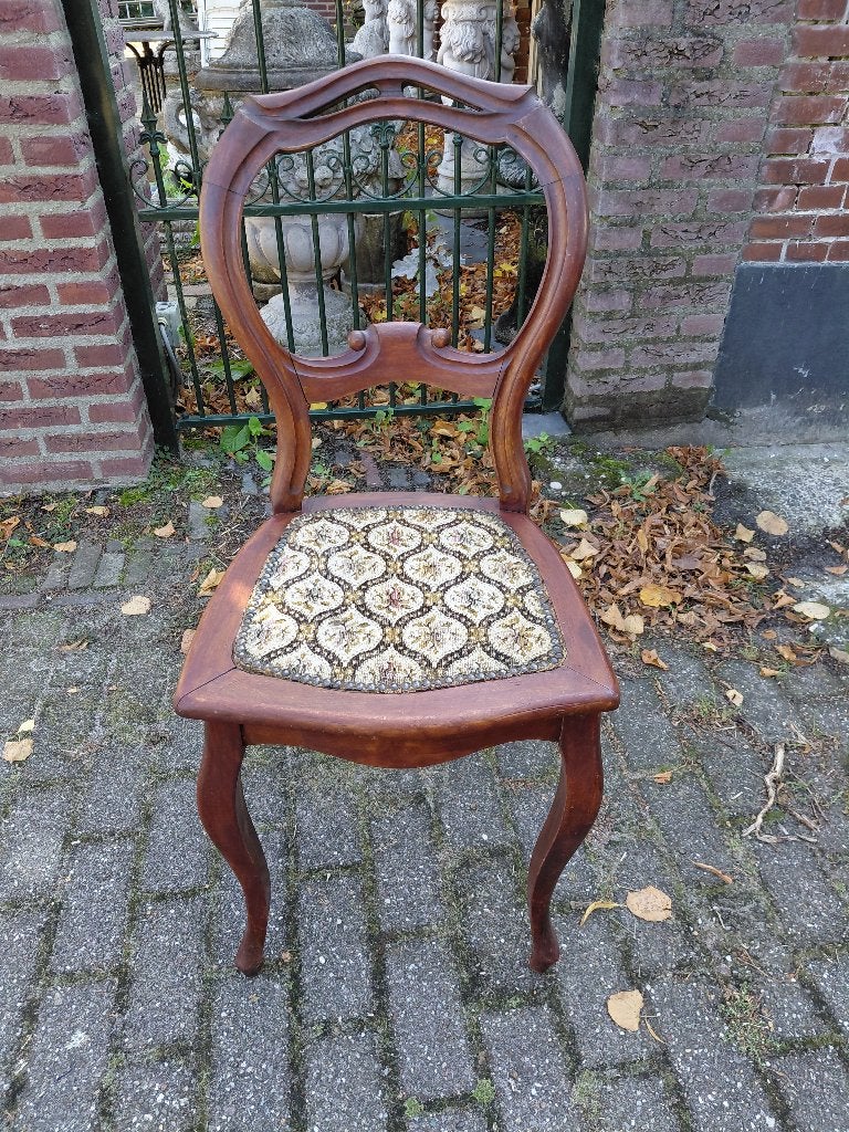 Biedermeier oorstoel, gebloemde bekleding bekleding., Ophalen