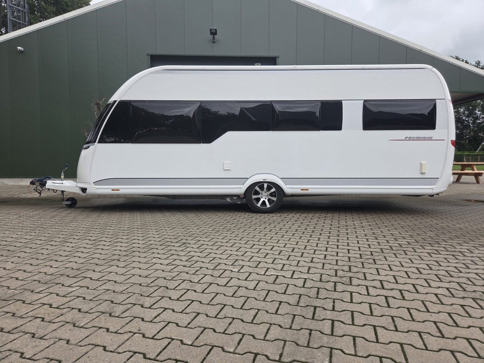 Luxe Hobby 560 Premium Caravan - Comfortabel Reizen, Rondzit, Hobby, 2 aparte bedden, 5 tot 6 meter
