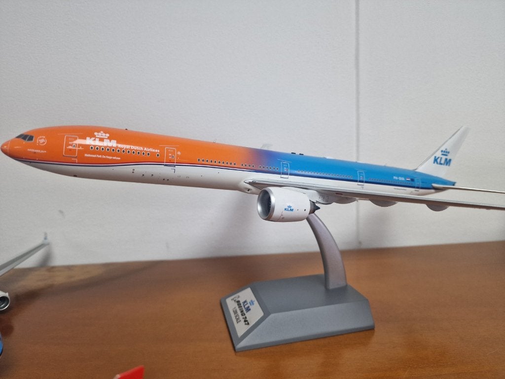 Inflight 1:200 - KLM Boeing 777 - PH-BVA Orange Pride, Ophalen of Verzenden, Zo goed als nieuw, Schaalmodel