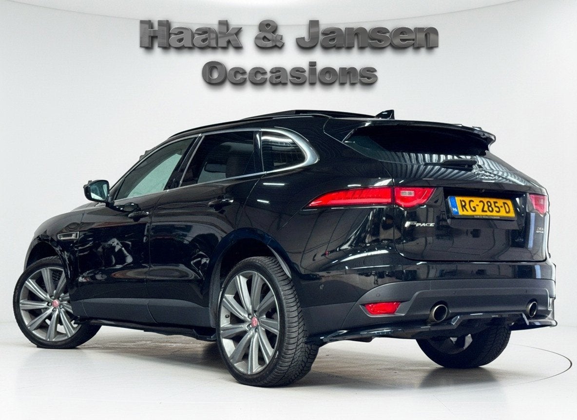 Jaguar F-PACE 2.0 Portfolio AWD 30t Meridian Panoramadak HUD, Gebruikt, 4 cilinders, Zwart, Bedrijf