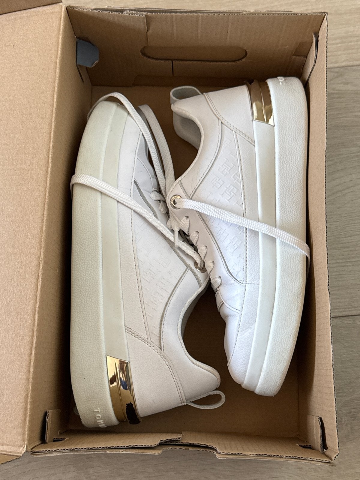 Tommy Hilfiger sneakers maat 40, Ophalen of Verzenden, Gedragen, Wit, Sneakers of Gympen