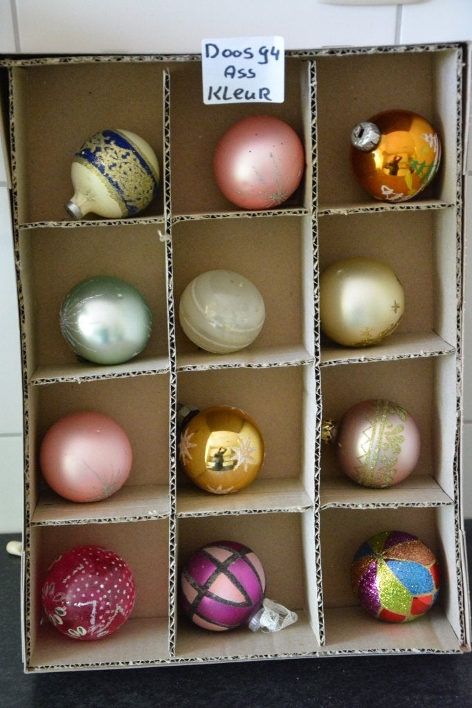 Kerstballen gekleurd Doos 94A, Diversen, Ophalen of Verzenden, Zo goed als nieuw