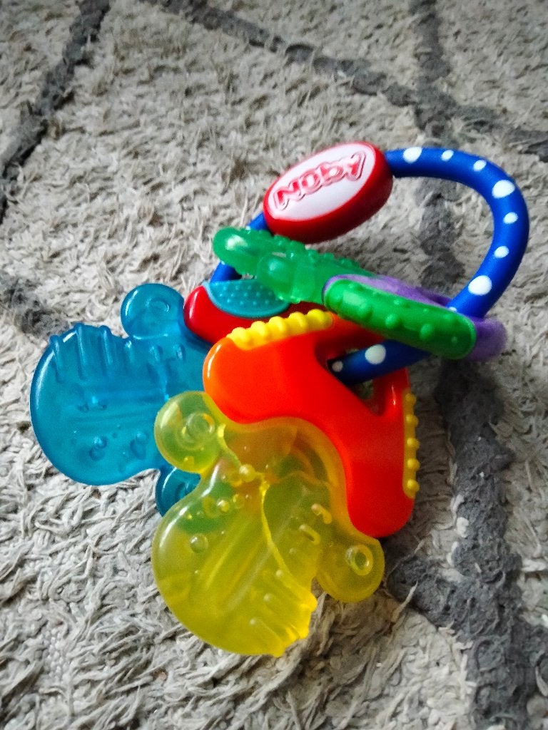 Nuby bijtring sleutels - kleurrijk en verkoelend, Ophalen, Gebruikt, Rammelaar