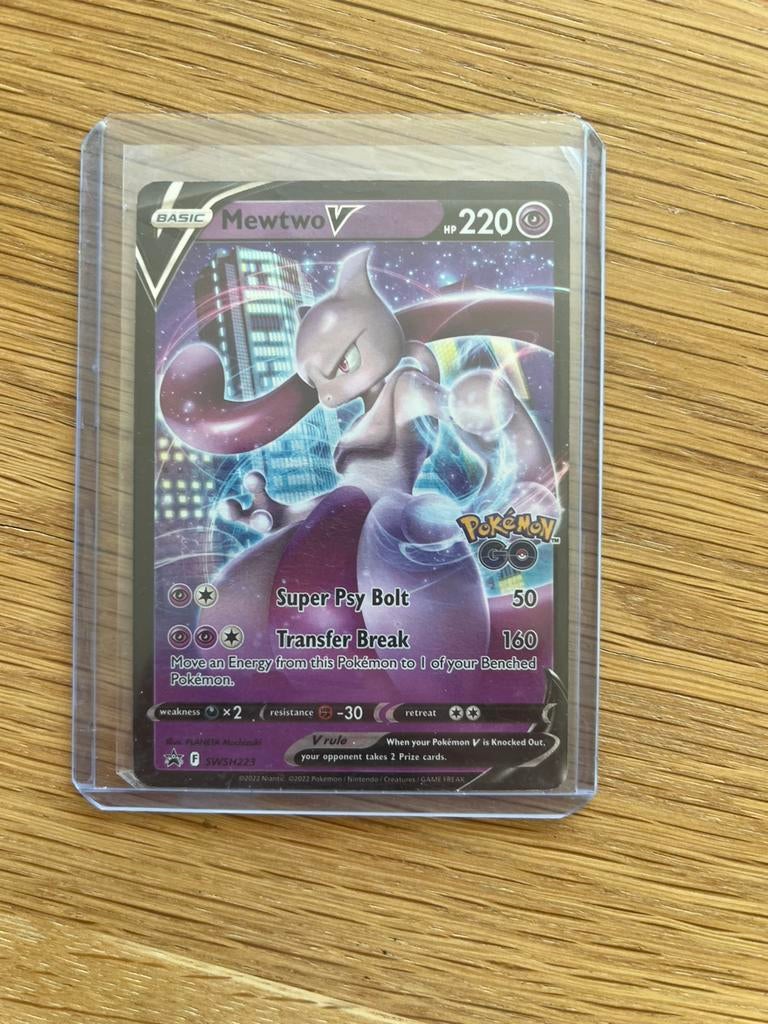 Pokémon Mewtwo V – Mooie kaart – Pokémon GO, Ophalen of Verzenden, Zo goed als nieuw