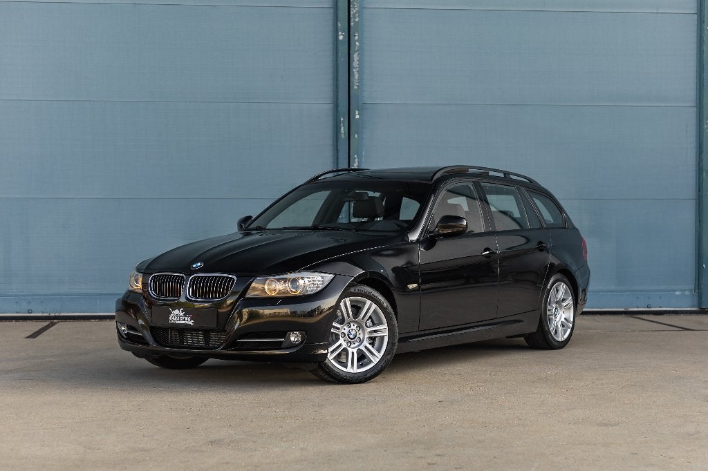 BMW E91 335i (3e eig, Lci, N54, M-perf uitlaat, heel netjes, Automaat, Achterwielaandrijving, Zwart, Leder