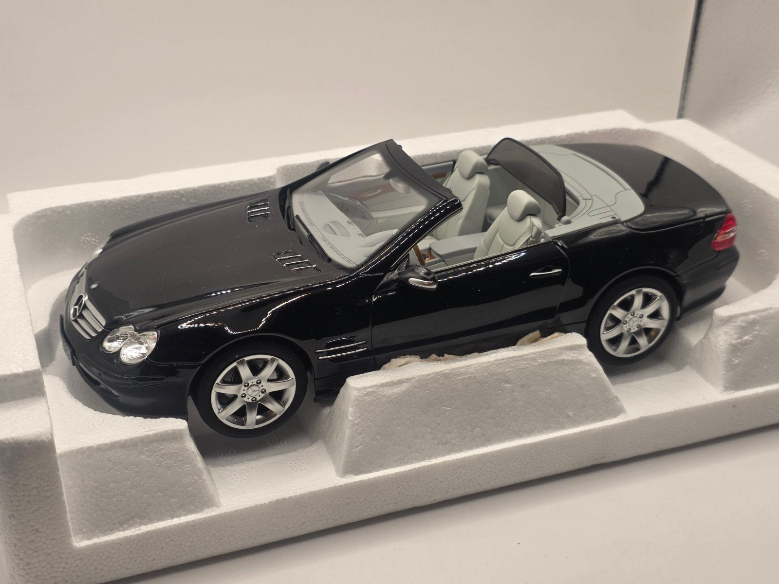 Mercedes sl 500, Hobby en Vrije tijd, Modelauto's | 1:18, Ophalen of Verzenden, Zo goed als nieuw, Auto