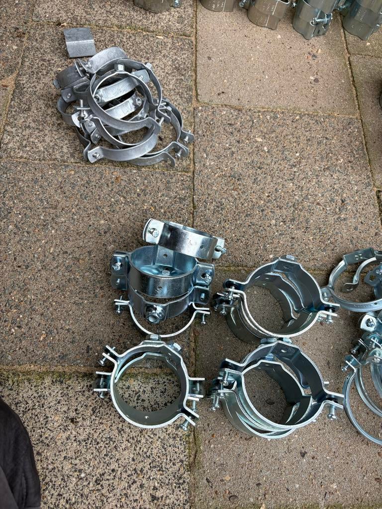 Diverse beugels voor afvoer en dakgoten, Doe-het-zelf en Verbouw, Metalen, Ophalen, Gebruikt