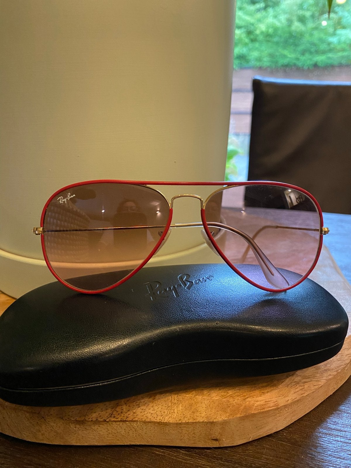 Ray-Ban Dames Zonnebril met Rood Montuur, Sieraden, Tassen en Uiterlijk, Zonnebrillen en Brillen | Dames, Gebruikt, Zonnebril