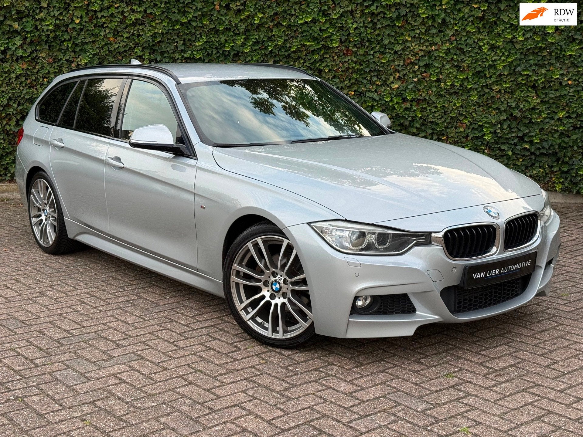 BMW 3-serie Touring 320d M-Pakket | Navi | Cruise | Stoelver, Achterwielaandrijving, Zwart, 4 cilinders, Alcantara