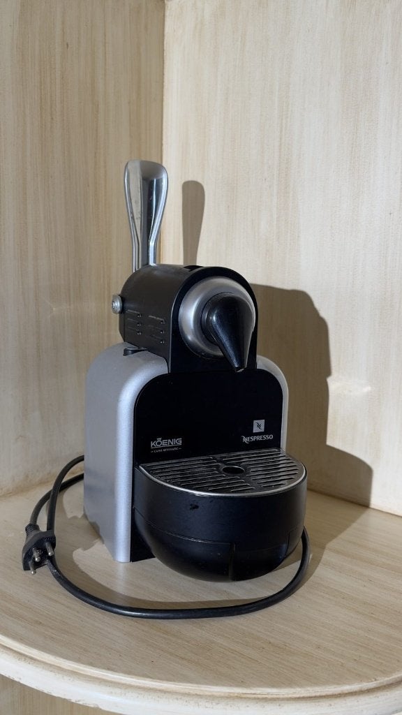 Koenig Capri Nespresso koffiemachine - lekt, opknapper, Ophalen, Gebruikt, Koffiemachine, Afneembaar waterreservoir