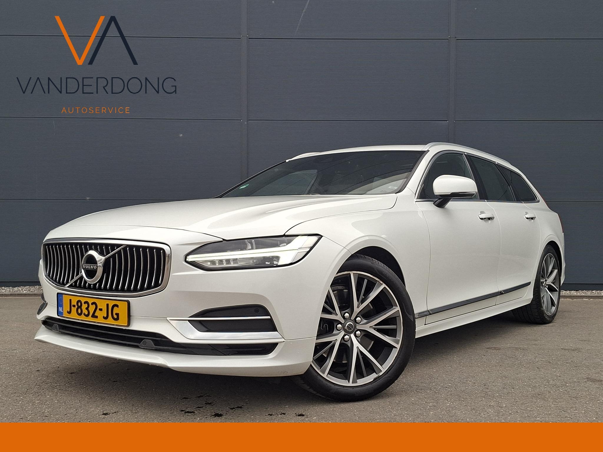 Volvo V90 2.0 T4 Inscription Plus | NL auto | Pano | Trekhaa