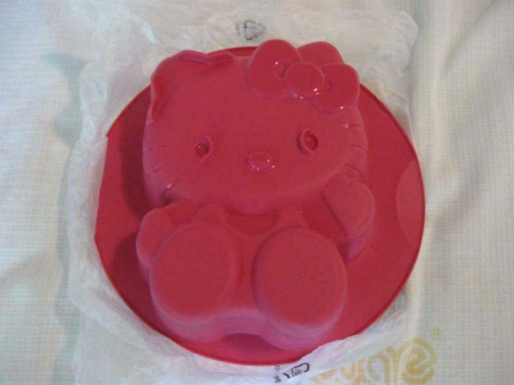 Tup. adv. 14: MFV silicone (bak)vorm Hello Kitty, vlaaivorm, Ophalen of Verzenden, Gebruikt, Wit, Overige typen