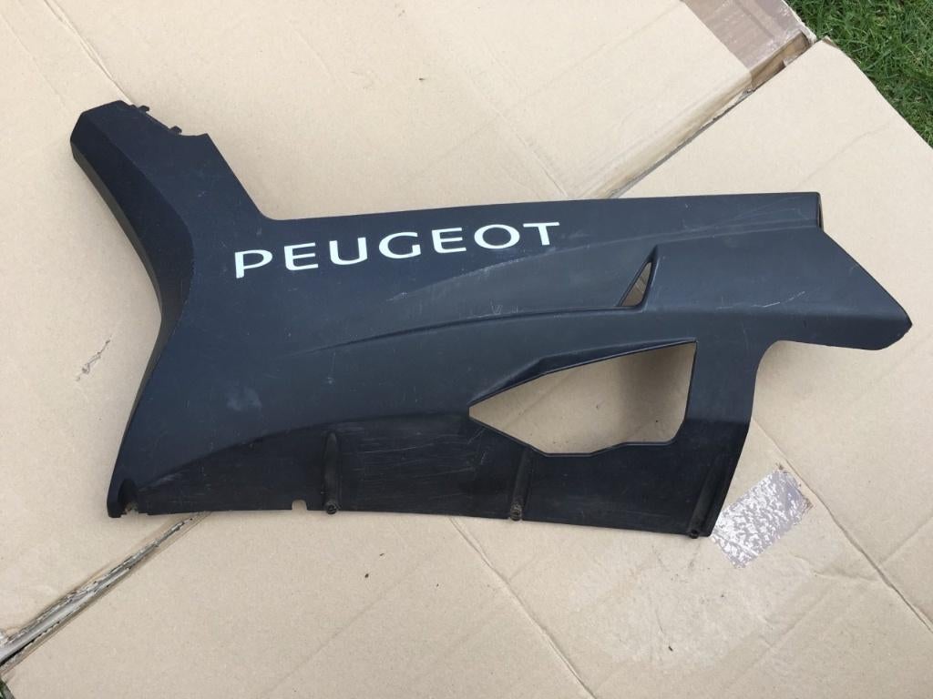Te koop onderkuip deel (heel) peugeot speedfight 3, Fietsen en Brommers, Scooters | Peugeot, Ophalen of Verzenden, Tweetakt, Speedfight