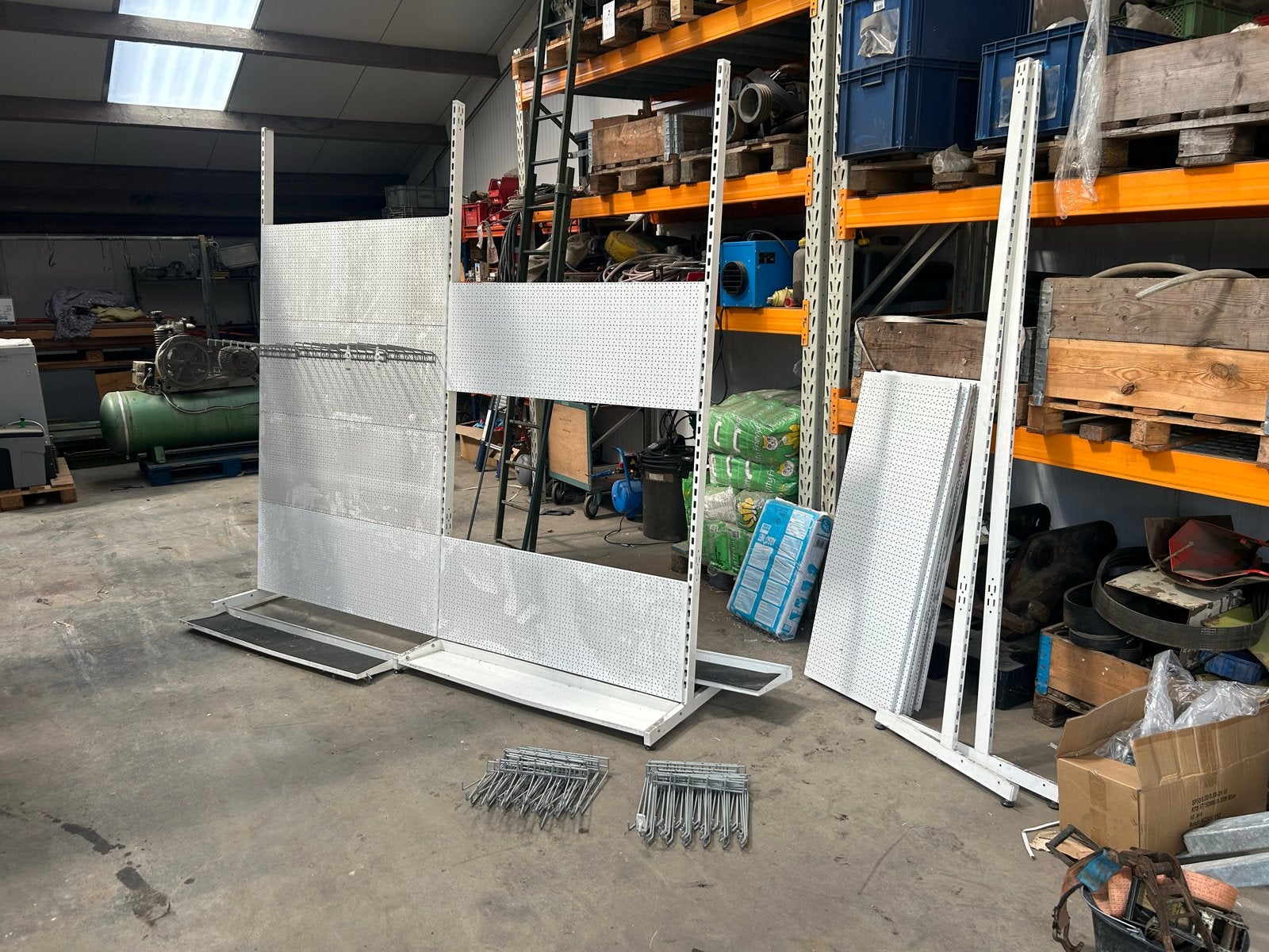 Perfo stelling winkel display incl rekken, Ophalen