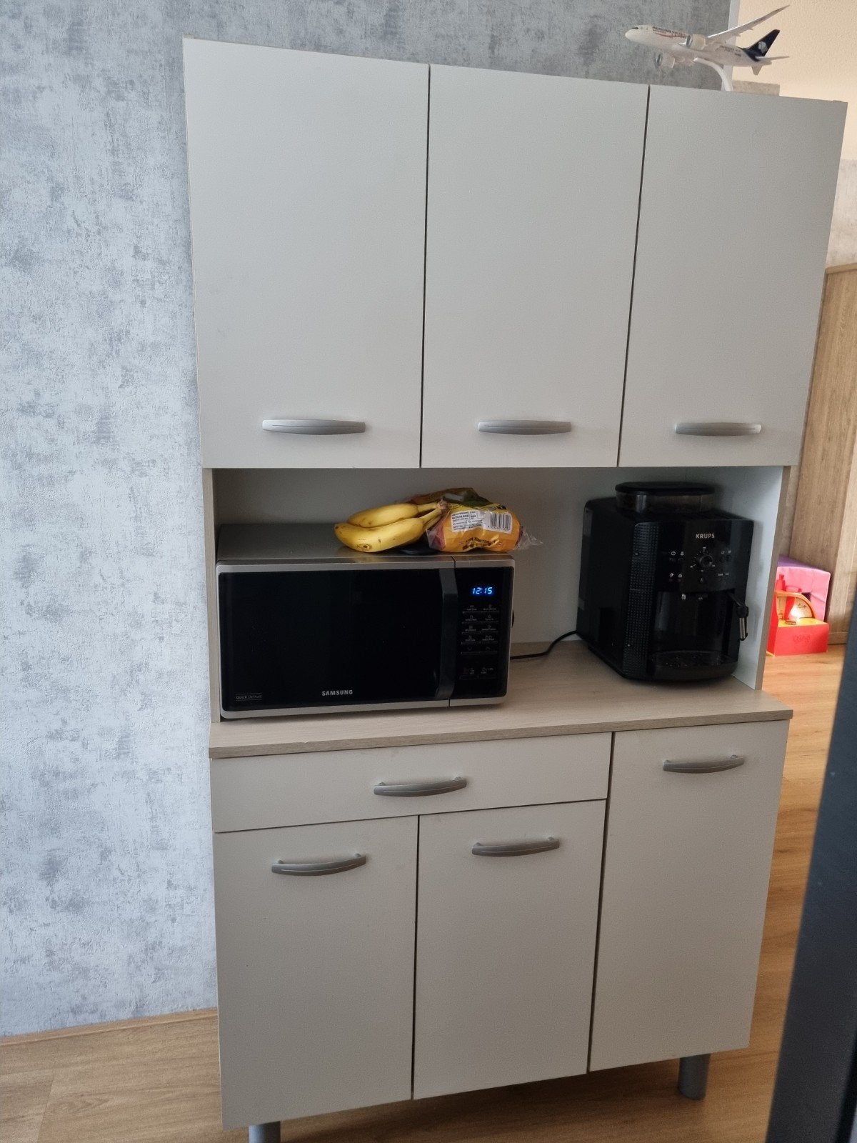Magnetron kast. Moet spoedig weg!!, Huis en Inrichting, Ophalen, Zo goed als nieuw