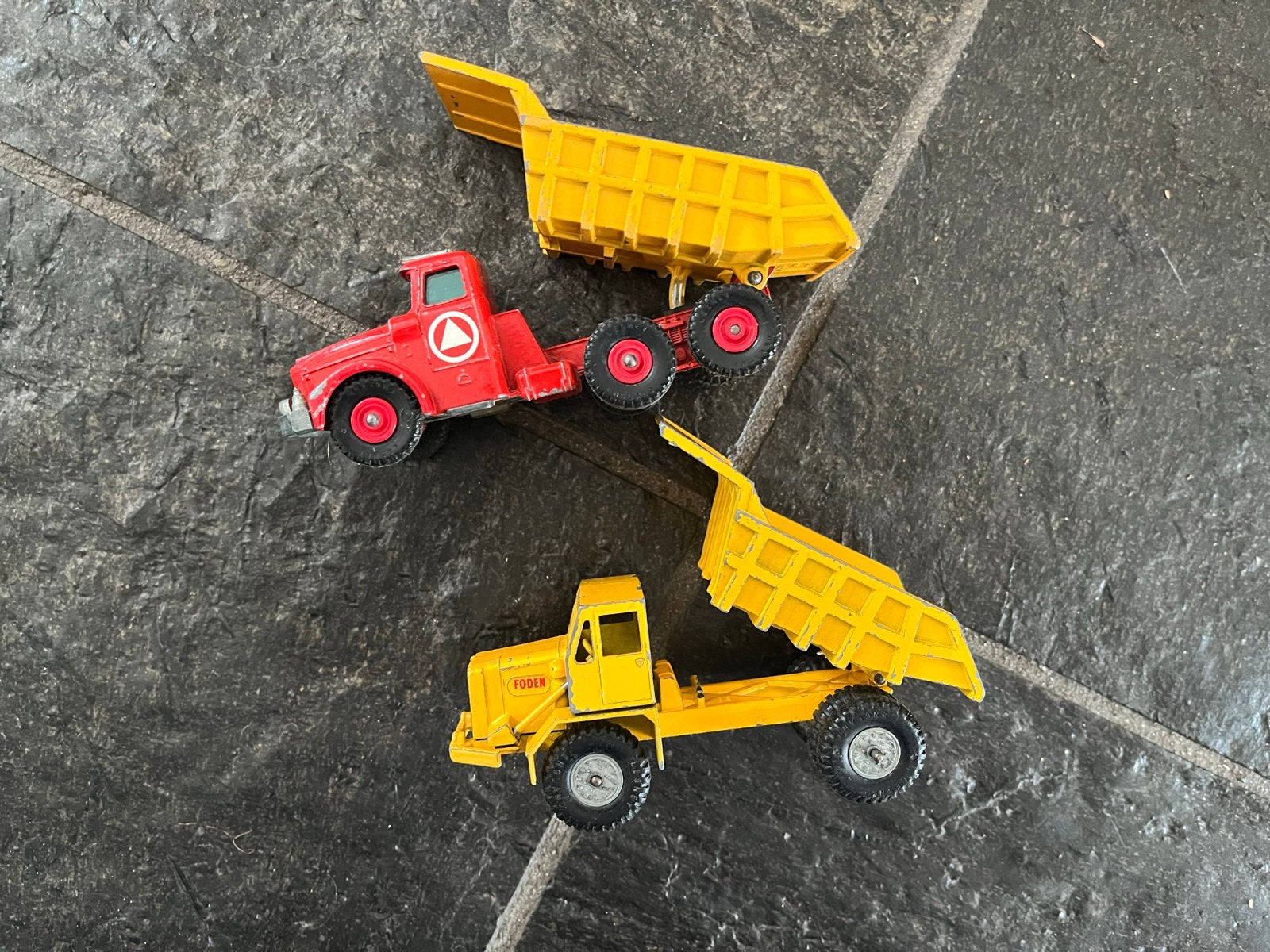 2 Matchbox Dumper Trucks, Ophalen of Verzenden, Gebruikt