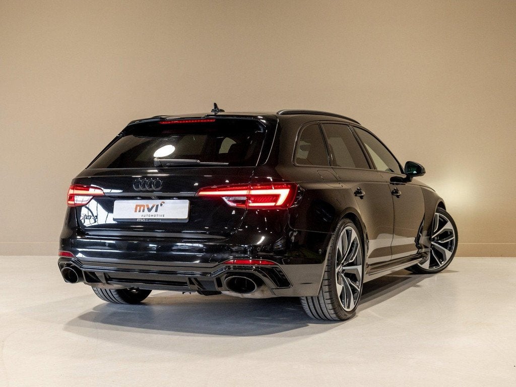 Audi A4 Avant 2.9 TFSI RS 4 quattro / 450pk / Panorama dak /, Auto's, Audi, Automaat, Gebruikt, Met garantie (alle), Zwart