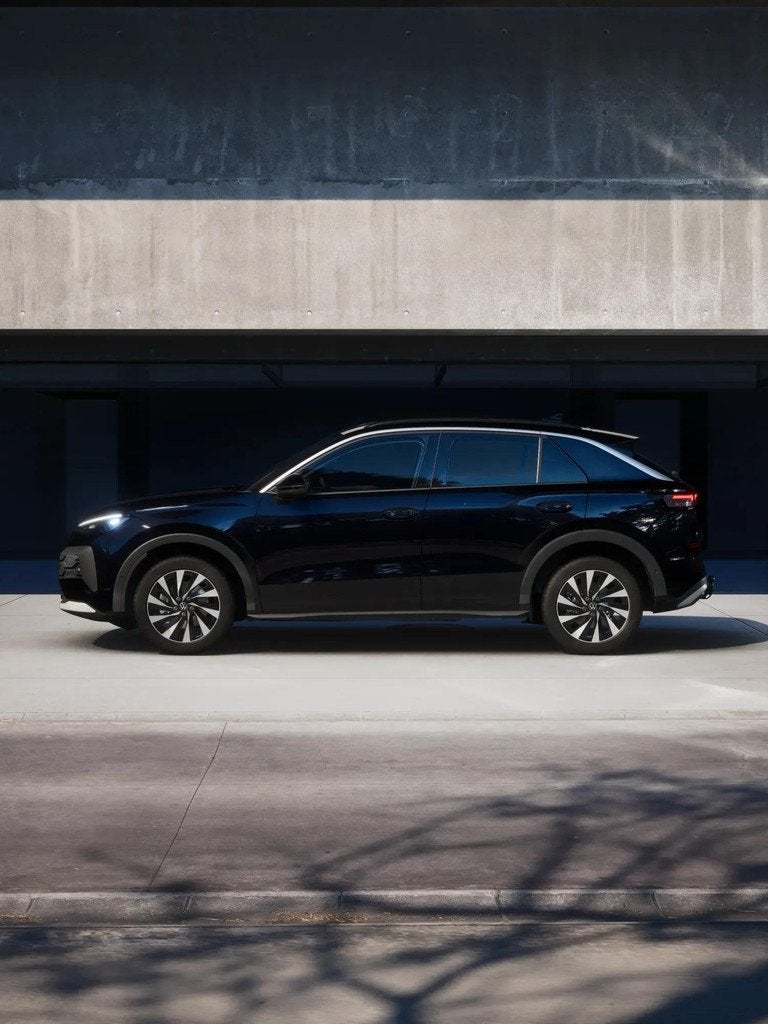 Volkswagen T-Roc 1.5 eTsi 150pk Life First Edition | Trekhaa, Auto's, Stof, 1498 cc, 4 cilinders, Zwart