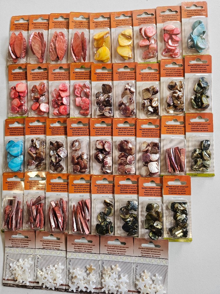 40 doosjes met schelpen kralen / hangers, Ophalen of Verzenden, Nieuw, Hanger