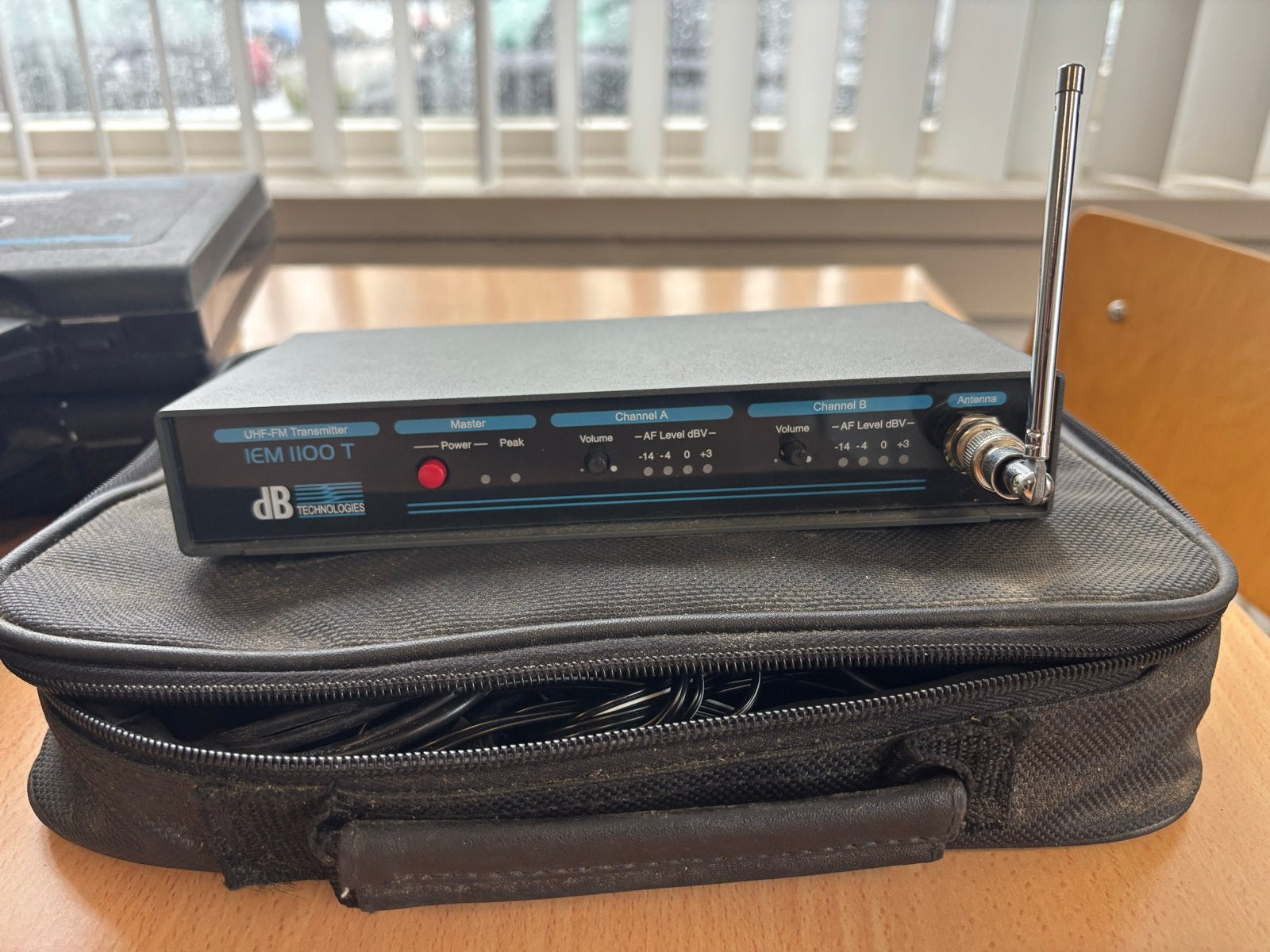 dB Technologies IEM 1100 T In-Ear Monitor Systeem, Ophalen of Verzenden, Gebruikt