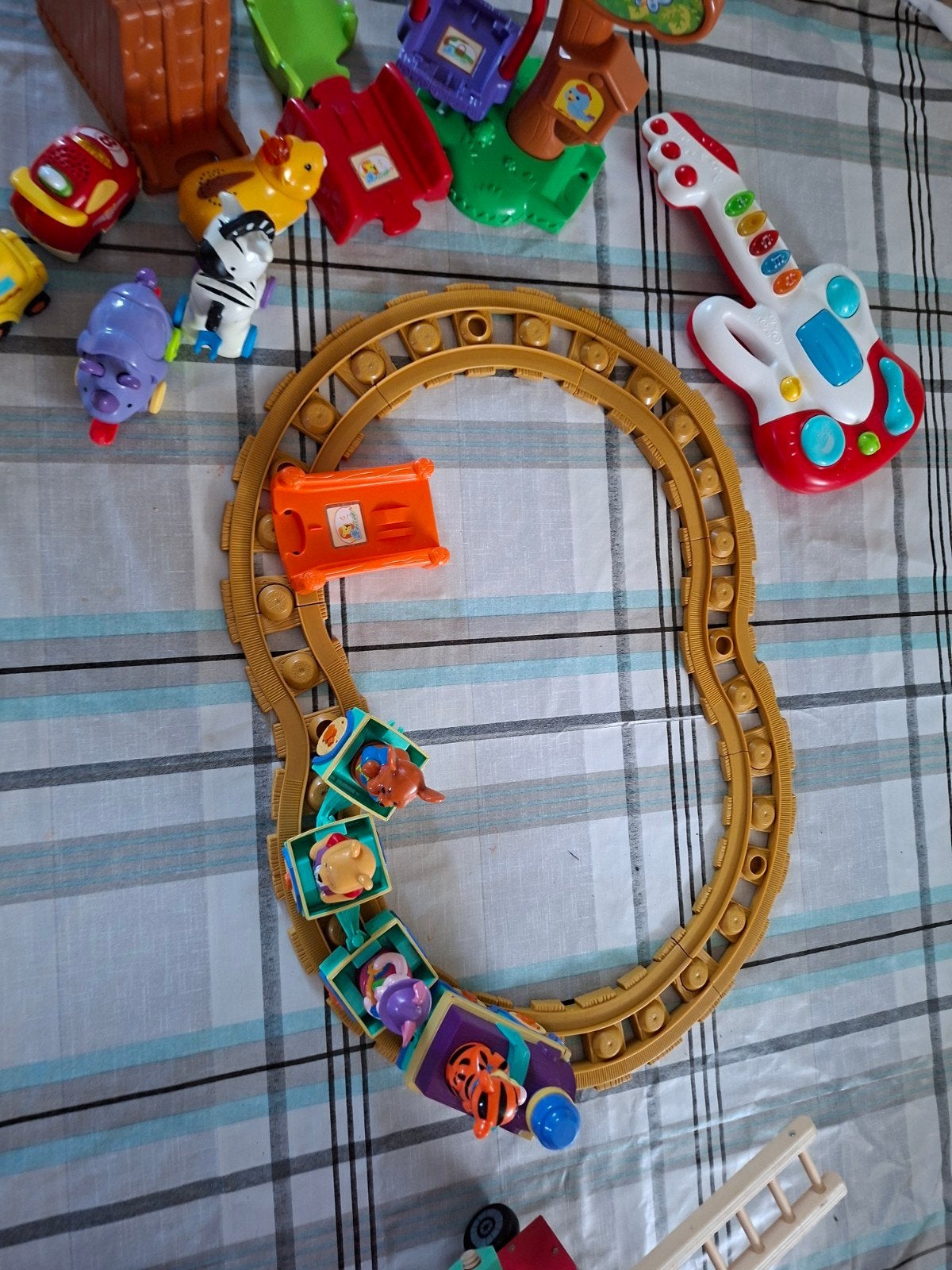 Grote speelgoedset: treinbaan, gitaar, dieren en meer, Ophalen