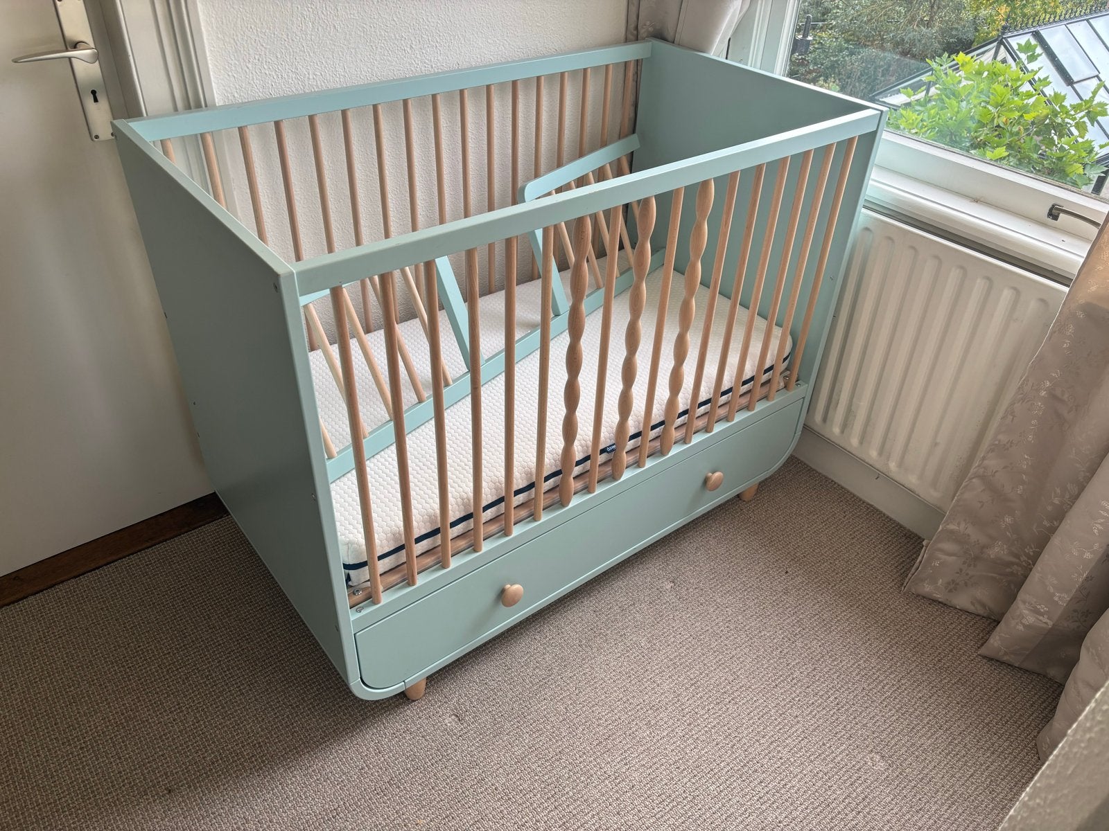 Babybedje en commode in mintgroen (IKEA), Ophalen, Gebruikt, Ledikant
