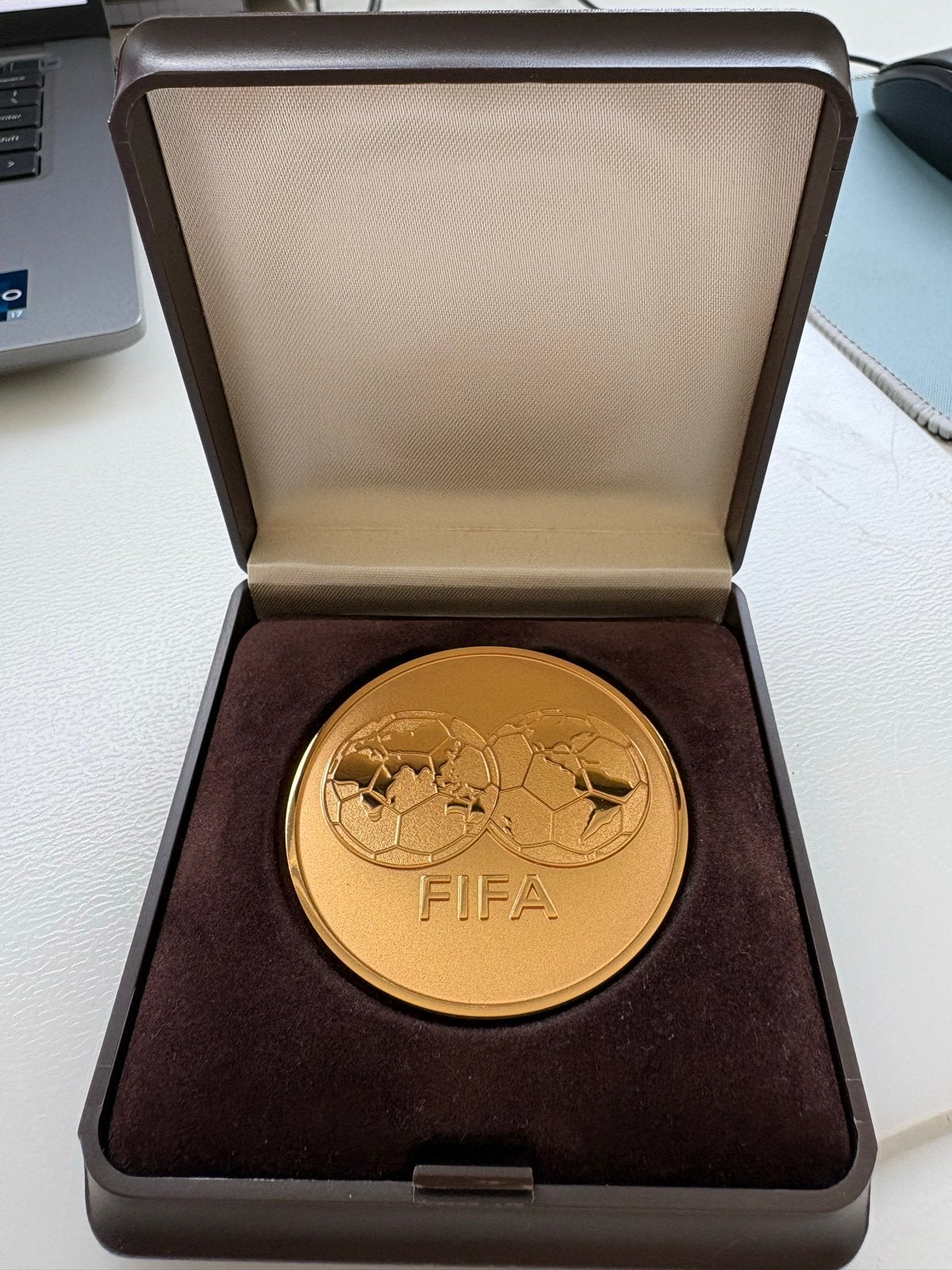 FIFA 50th Congress Zürich 1996 medaille, Postzegels en Munten, Ophalen of Verzenden, Overige materialen