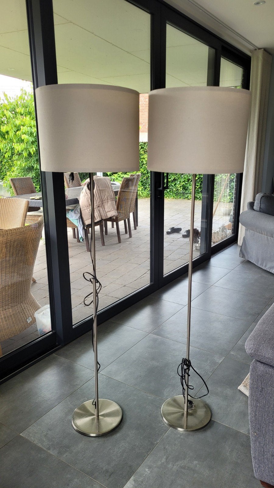 Gratis - 2 staande lampen - Ikea, Huis en Inrichting, Lampen | Vloerlampen, Ophalen, Gebruikt, 150 tot 200 cm