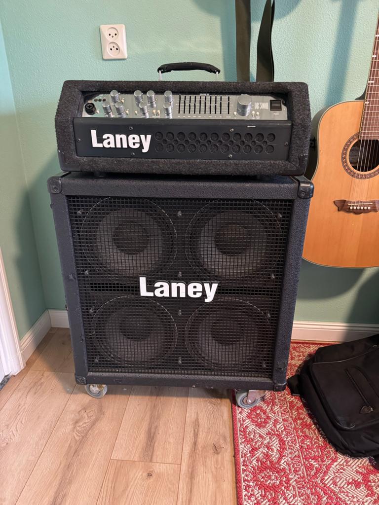 Laney DB300H basversterker met 4x10 cabinet, Ophalen, Gebruikt, Basgitaar, 100 watt of meer