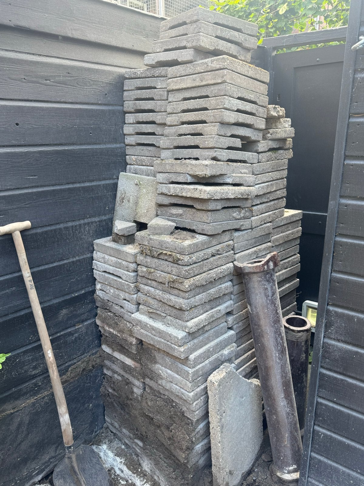 Gratis tegels en zand, Tuin en Terras, Ophalen, Gebruikt, 10 m² of meer, Beton