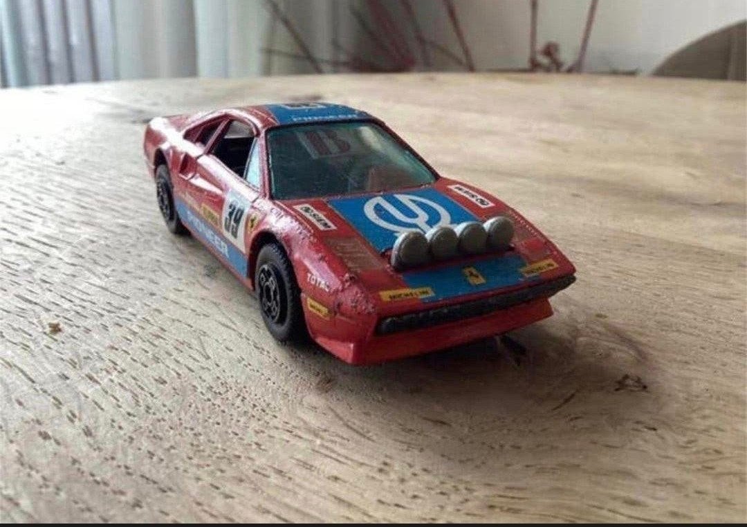 Bburago Ferrari 308 GTB Rally modelauto 1:43 – Italië, Ophalen of Verzenden, Gebruikt, Auto, Overige merken
