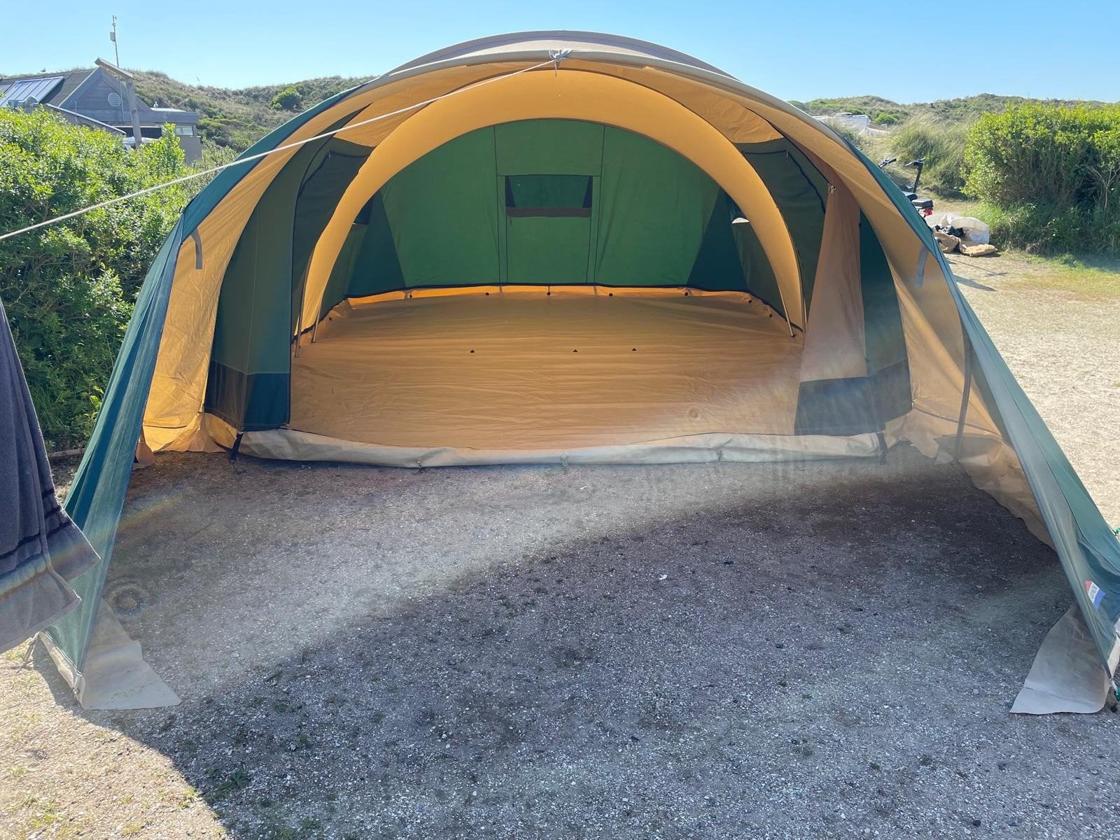 Ruime Cabanon tunneltent - Ideaal voor gezinsvakanties, Caravans en Kamperen, Ophalen, Gebruikt, Meer dan 6