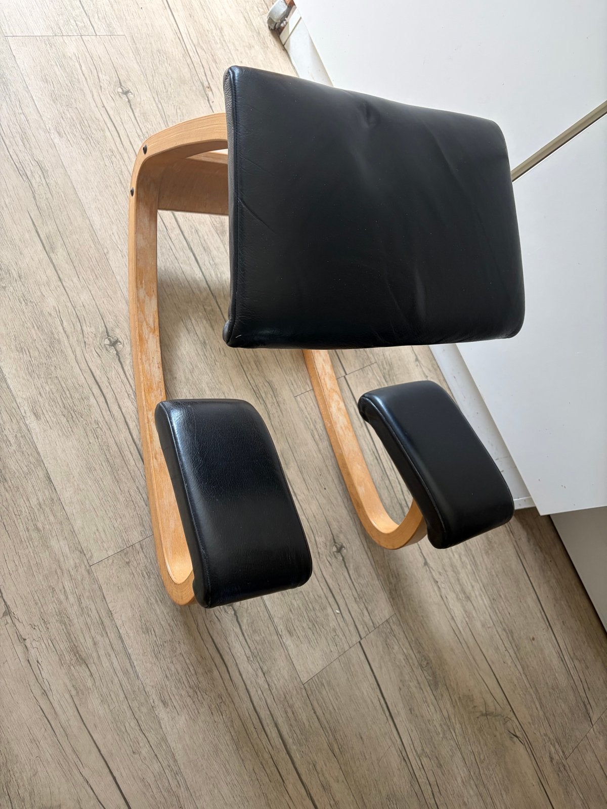 Varier Stokke kniestoel - Ergonomische bureaustoel, Huis en Inrichting, Stoelen, Ophalen, Gebruikt, Zwart, Eén