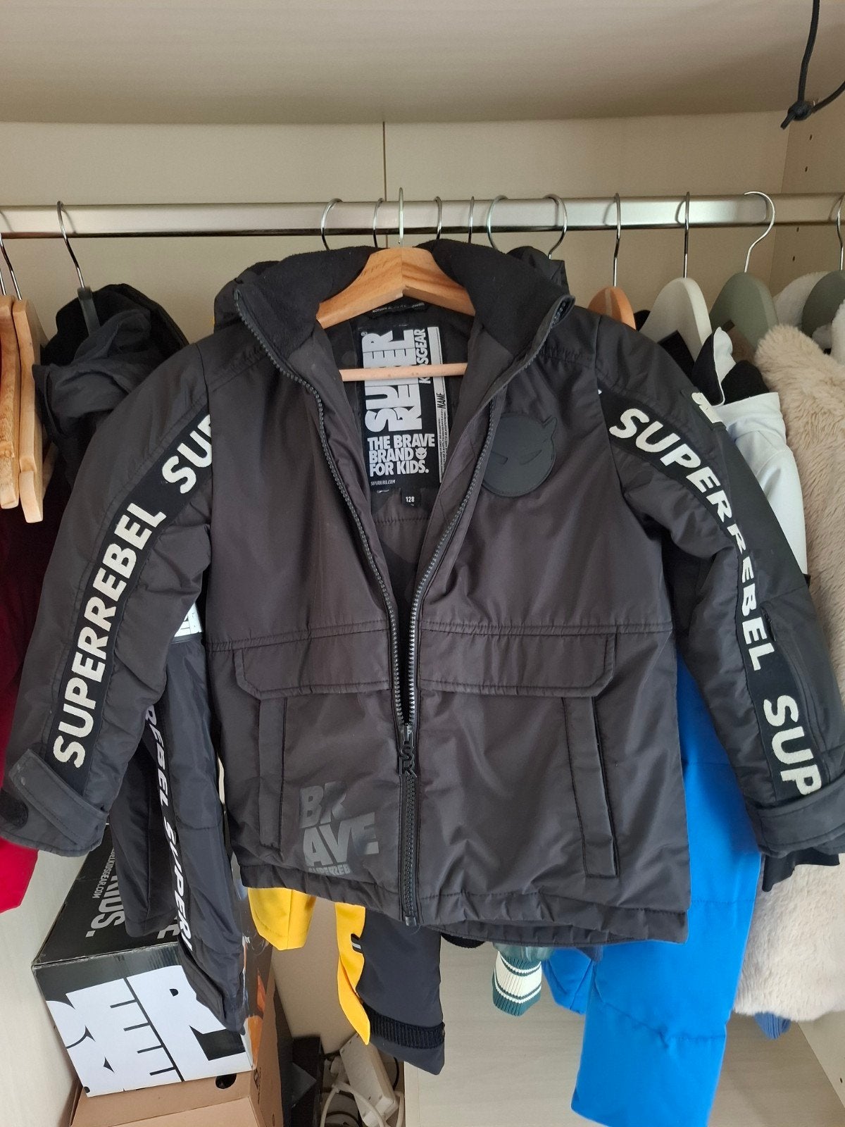 Superrebel winterjas maat 128 zwart, Ophalen of Verzenden, Zo goed als nieuw