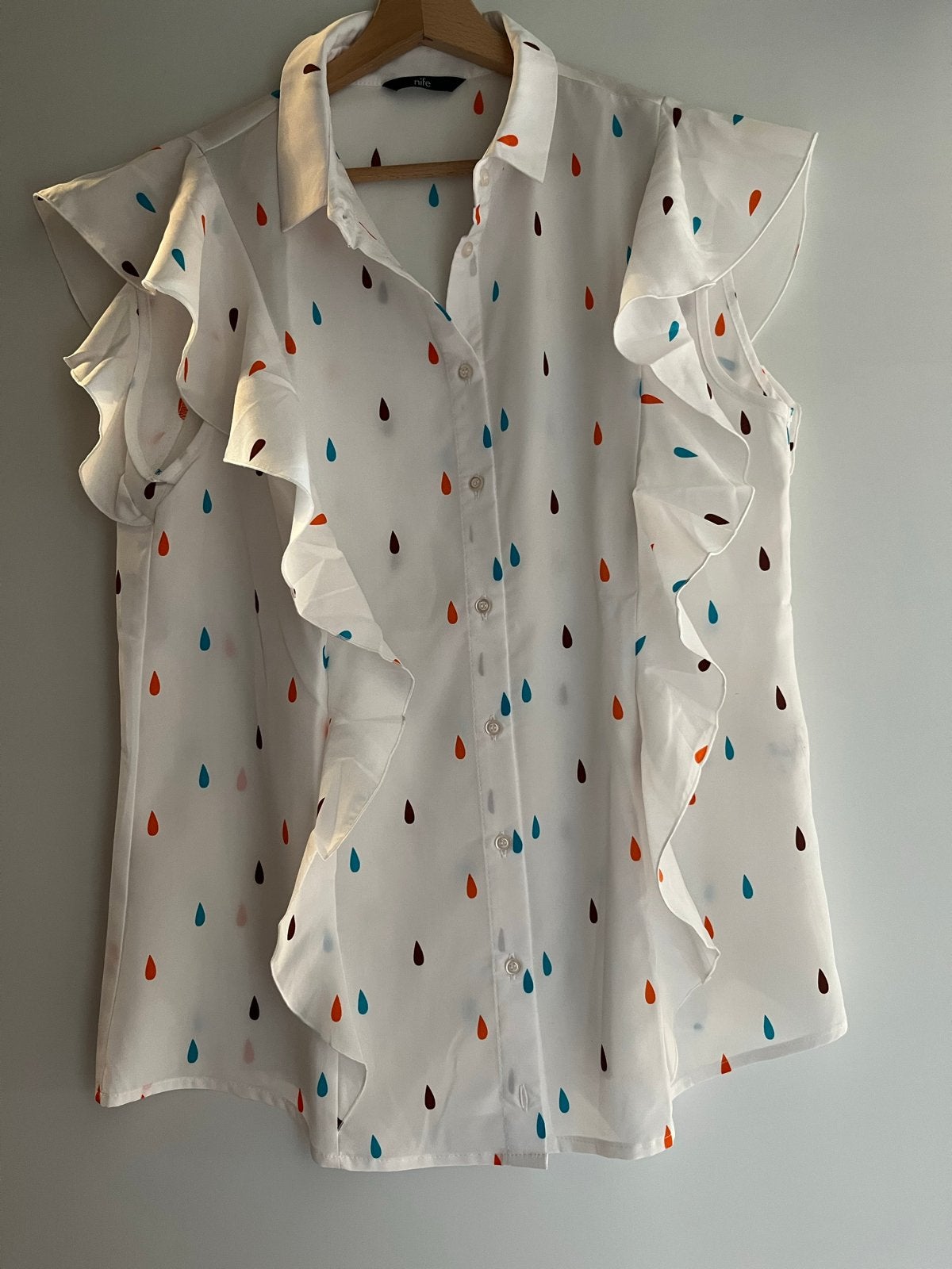 Nife Blouse met druppelprint en ruches - Maat 44, Kleding | Dames, Ophalen of Verzenden, Nieuw, Maat 42/44 (L), Wit