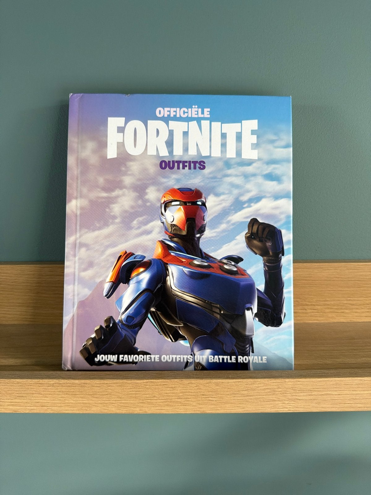 Officieel Fortnite Outfits Boek - Zo goed als nieuw, Ophalen of Verzenden, Zo goed als nieuw