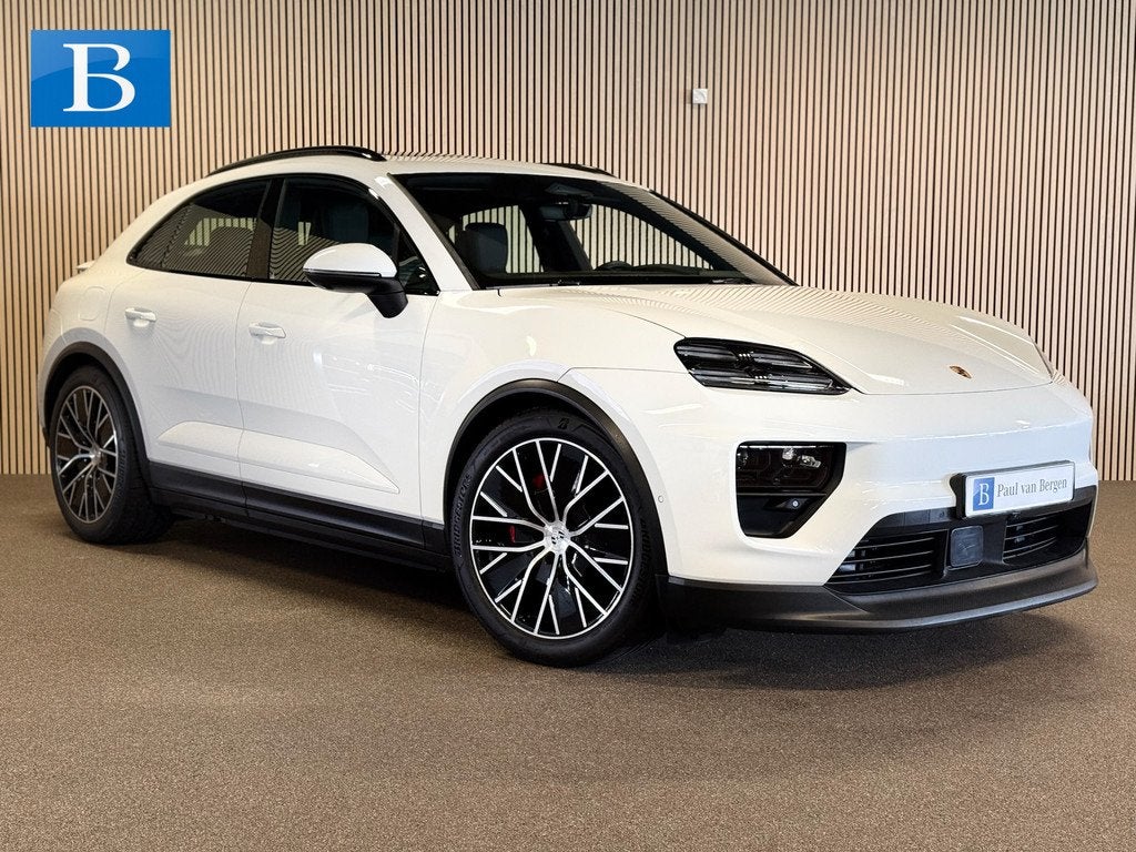Porsche Macan 4S 100kWh 449PK-SOH 97%-LUCHTV.-PANO-HEAD UP-M, Auto's, Porsche, 12 maanden, Gebruikt, Stoelverwarming, Wit