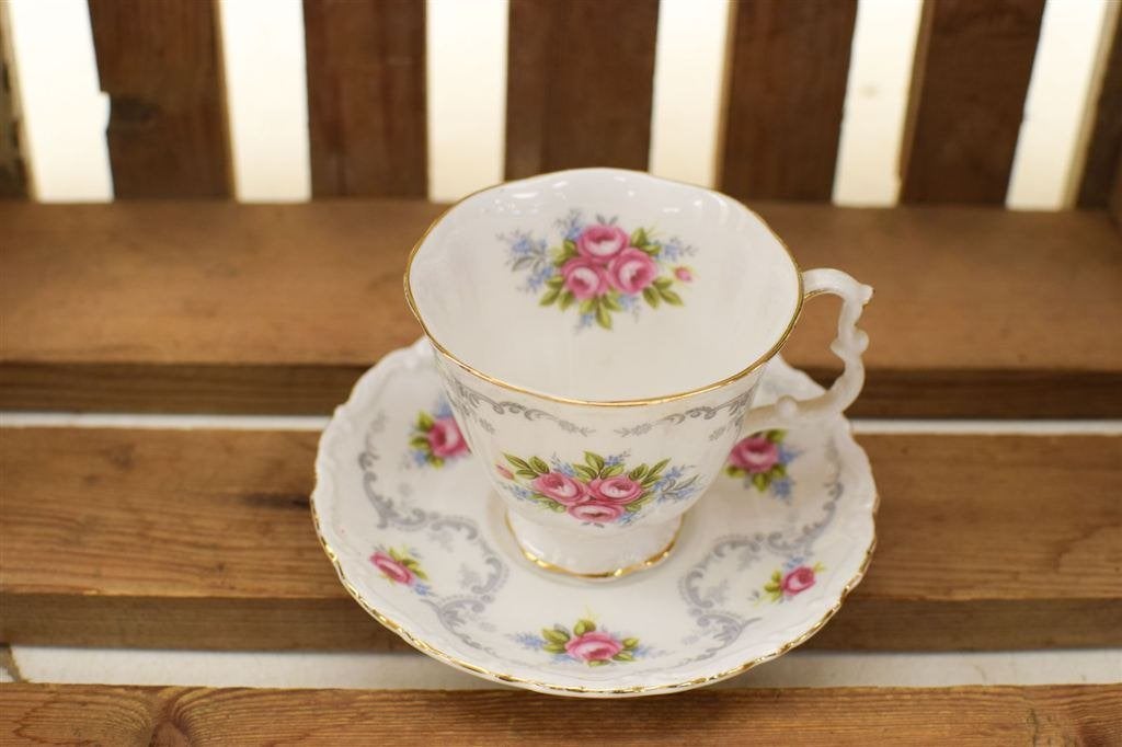 Royal Albert porseleinen kop en schotel 45261, Huis en Inrichting, Keuken | Servies, Gebruikt, Ophalen of Verzenden, Bord(en)
