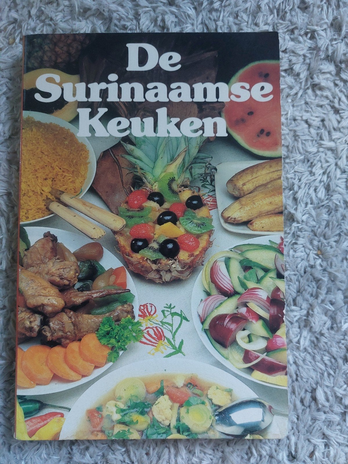 De Surinaamse Keuken - Kookboek met diverse recepten, Boeken, Gelezen, Ophalen of Verzenden, Hoofdgerechten, Marischka de Morree-Scheltus en Sonja van de Rhoer-ter Bals