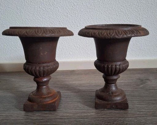 2 Franse Gietijzeren Vaasjes / Bloempotjes, Antiek en Kunst, Ophalen of Verzenden