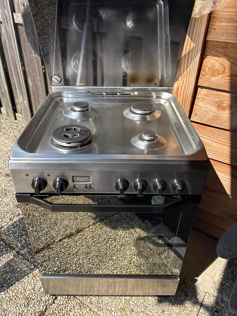 Vrijstaand gasfornuis met oven - 4 pitten, Ophalen, 4 kookzones, Zo goed als nieuw, Gas
