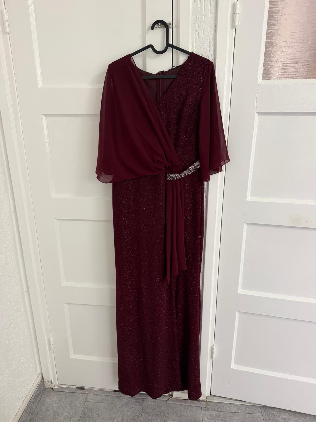 Prachtige bordeauxrode jurk, Kleding | Dames, Galajurk, Maat 42/44 (L), Ophalen of Verzenden, Zo goed als nieuw