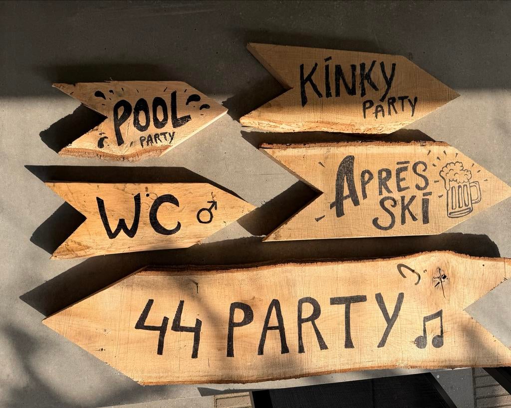 Feest decoratie: Houten wegwijzer borden, fotobooth & ster, Ophalen, Gebruikt, Versiering, Verjaardag