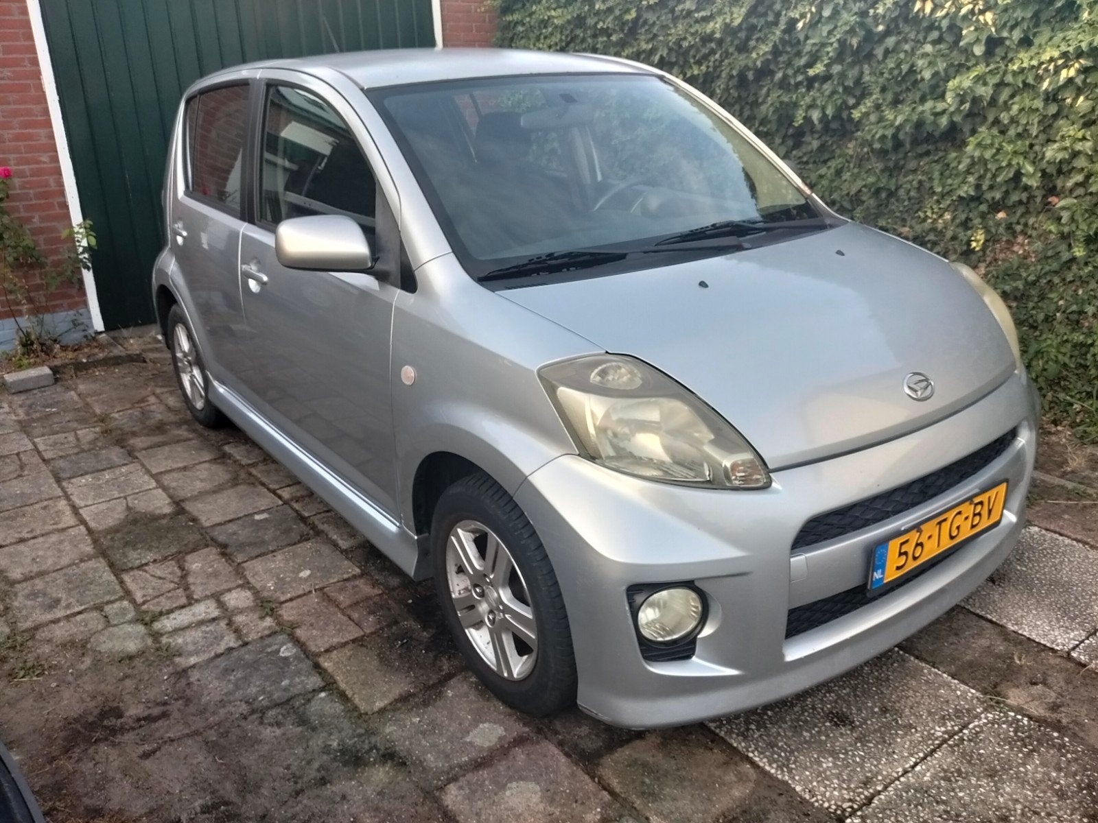 Unieke Daihatsu Sirion 1.3 Sport 4WD cruise control 2006, Stof, 40 €/maand, 4 cilinders, Overige kleuren
