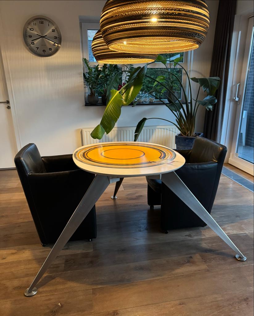 Retro (spinpoot)eettafel met rvs poten, Huis en Inrichting, Gebruikt, 100 tot 150 cm, Rond, Tot twee personen
